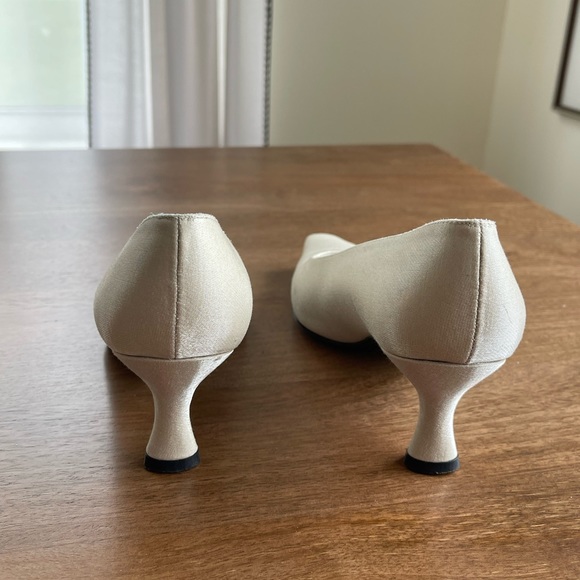 Stuart Weitzman Ivory Shimmer Heel - Picture 3 of 7